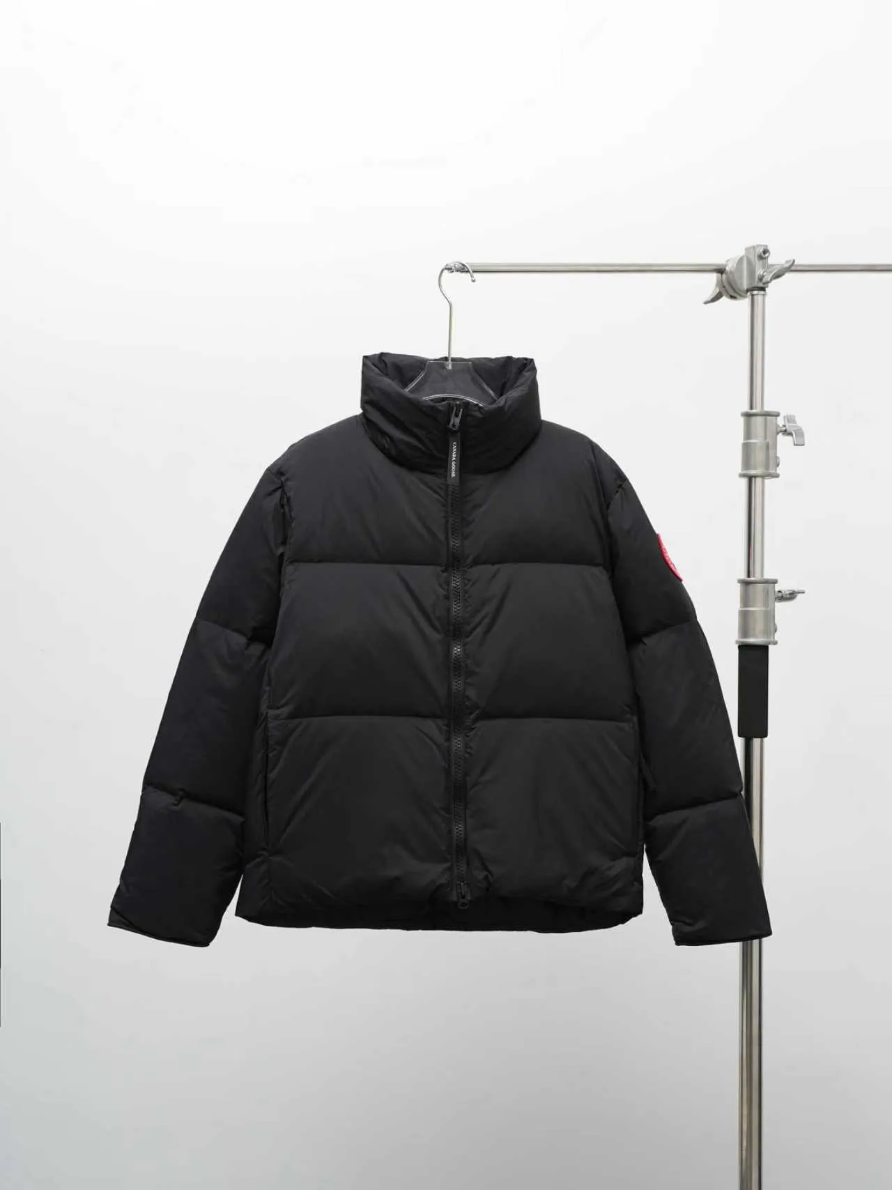 P840 Counter quality stand-up collar Sibu jacket [Exclusively for foreign trade] [Interchangeable black label and red label] Canada Goose LAWRENCE series quilted windproof and waterproof straight stand-up collar zipper down jacket Lawrence Puffer Jaet men's stand-up collar down jacket Color: black with red label. Size: XS S M L XL XXL.